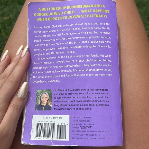 It ends with us by Colleen Hoover AND too wild to tame book by tessa bailey - Picture 4 of 4